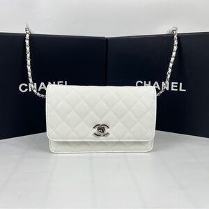 Chanel White Quilted Leather Chain Crossbody Bag - Elegant Everyday